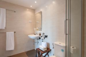 Kúpeľňa v ubytovaní Pelayo Deluxe Apartments + 37 fotografií