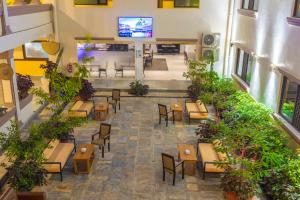 Sjónvarps- og/eða afþreyingartæki á Hotel Ananda Pashupati