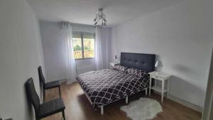 a bedroom with a bed and a window at Apartamento la Fortaleza in San Vicente de la Barquera