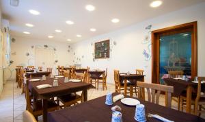 Restauracja lub miejsce do jedzenia w obiekcie Hotel Villa Giada