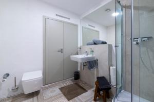 Ένα μπάνιο στο Apartment 8