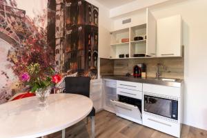 Η κουζίνα ή μικρή κουζίνα στο Apartment 8