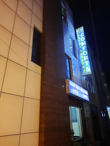 Budova, kde se chata nachází