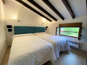 Tempat tidur dalam kamar di La Finca de Ribadedeva