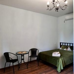 Кровать или кровати в номере Anzor Guest House