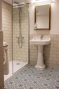 a bathroom with a sink and a shower at The Filly Inn in Brockenhurst