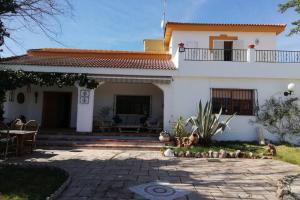 a white house with a patio in front of it at CampoParaíso Jaén-Casa Rural in Jaén