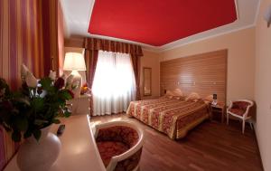 Voodi või voodid majutusasutuse Hotel Cles toas