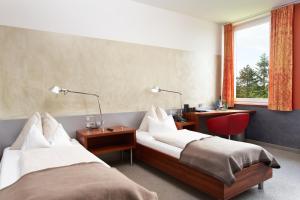 Hotel Maxlhaid tesisinde bir odada yatak veya yataklar