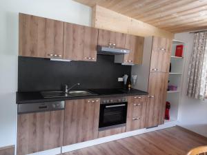 Kuchyň nebo kuchyňský kout v ubytování Apart Anna