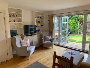TV a/nebo společenská místnost v ubytování Yew Tree House