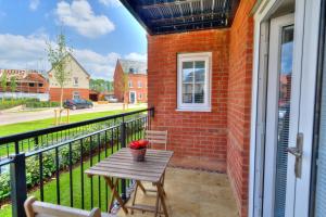 A balcony or terrace at Executive Fairfields Apartment by PAY AS U STAY