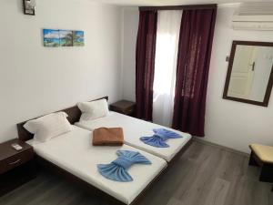 Postel nebo postele na pokoji v ubytování Cool Breeze - Mamaia Nord
