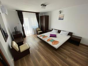 Postel nebo postele na pokoji v ubytování Cool Breeze - Mamaia Nord