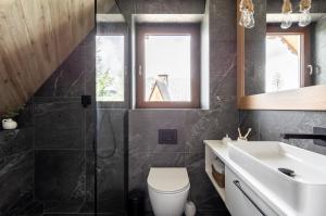 Kúpeľňa v ubytovaní Willa MAJA Relax pod Giewontem APARTZAKOP