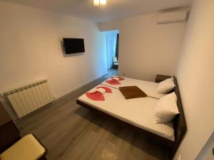 Postel nebo postele na pokoji v ubytování Cool Breeze - Mamaia Nord