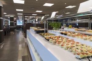 a buffet line with many different types of food at Hotel Papi Blau in Malgrat de Mar