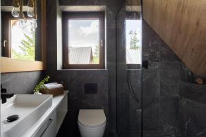 Kúpeľňa v ubytovaní Willa MAJA Relax pod Giewontem APARTZAKOP