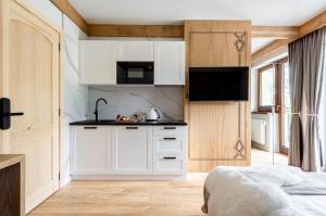 Kuchyňa alebo kuchynka v ubytovaní Willa MAJA Relax pod Giewontem APARTZAKOP