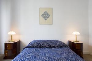 เตียงในห้องที่ Chuquet par Locappart - Lumineux & Art Deco