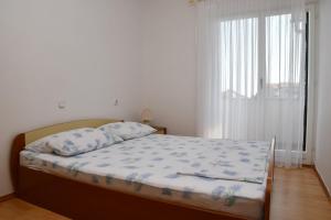Posteľ alebo postele v izbe v ubytovaní Apartmani Zdenka 1