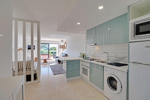 a kitchen with a washer and dryer at Quinta do Lago Victory Village with Pool by Homing in Quinta do Lago