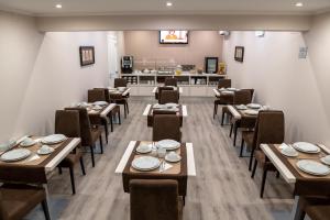 Um restaurante ou outro lugar para comer em Dinya Lisbon Hotel & Lounge Bar