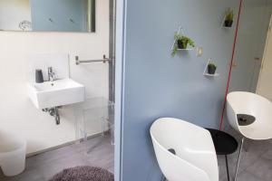 Koupelna v ubytování PLANT BASED b&b central Bruges