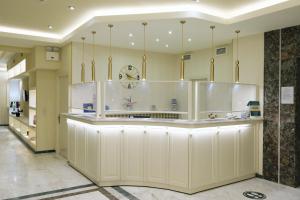 a restaurant with a counter with a clock on it at Hotel Diamantidis in Myrina