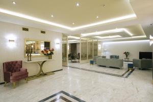 a lobby with a waiting room with chairs and a mirror at Hotel Diamantidis in Myrina
