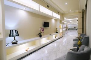 a lobby with a waiting room with chairs and a tv at Hotel Diamantidis in Myrina
