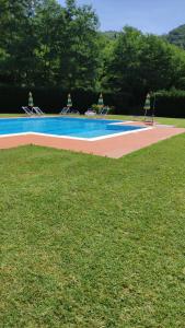 Bazén v ubytování Agriturismo Francini nebo v jeho okolí