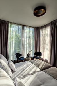 En eller flere senge i et værelse på Hotel Liberte 33 BW Premier Collection