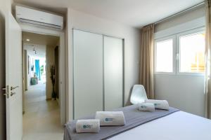 Posteľ alebo postele v izbe v ubytovaní MARBELLA BANUS SUITES - Ceibo Centro Plaza Banús Suite Apartment