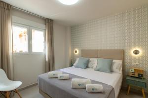 Posteľ alebo postele v izbe v ubytovaní MARBELLA BANUS SUITES - Ceibo Centro Plaza Banús Suite Apartment