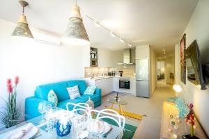 Kuchyňa alebo kuchynka v ubytovaní MARBELLA BANUS SUITES - Ceibo Centro Plaza Banús Suite Apartment