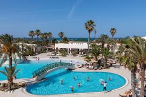 Вид на бассейн в Yadis Djerba Thalasso & Golf или окрестностях