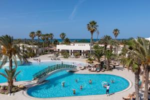 Výhled na bazén z ubytování Yadis Djerba Golf Thalasso & Spa nebo okolí