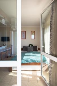 Postel nebo postele na pokoji v ubytování Lakeside Family Apartment