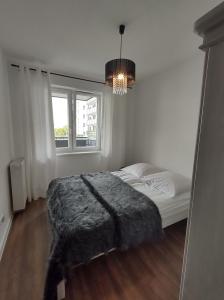 Posteľ alebo postele v izbe v ubytovaní Apartament - malowniczy Augustów