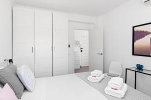 Postel nebo postele na pokoji v ubytování Cozy apartment next to the beach and Nerja center + 16 fotografií