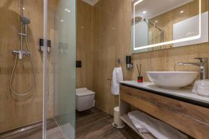 Kúpeľňa v ubytovaní Villa Marassi with Heated Pool, Hot Tub and Sauna