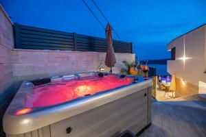 Fotografia z galérie ubytovania Villa Marassi with Heated Pool, Hot Tub and Sauna v destinácii Crikvenica