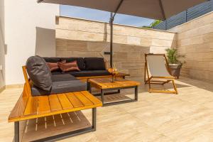 Posedenie v ubytovaní Villa Marassi with Heated Pool, Hot Tub and Sauna