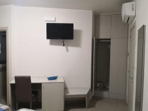 TV a/nebo společenská místnost v ubytování LA BELLA DIMORA