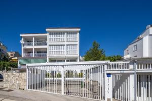 Το κτήριο όπου στεγάζεται  το διαμέρισμα