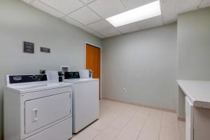a laundry room with a washer and dryer at Comfort Inn & Suites Melbourne-Viera in Melbourne