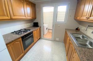 Kuchyňa alebo kuchynka v ubytovaní Apartaments Club Nautic L'Escala