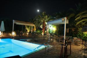 Piscina di Batis Hotel o nelle vicinanze