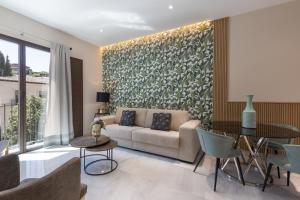 BiBo Suites Real Chancilleria的休息区